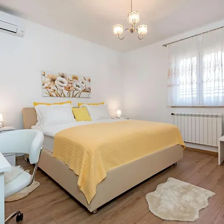 Apartment Oliva By Interhome Pula
