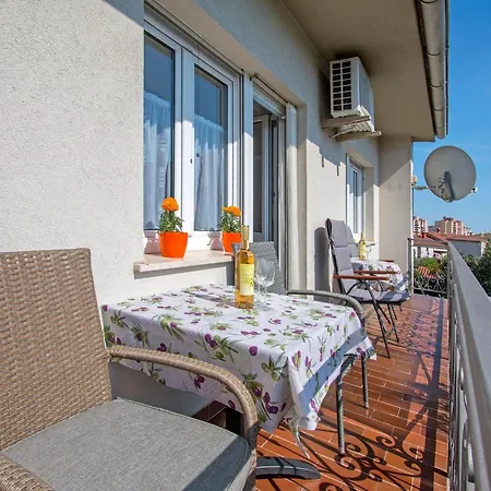 Oliva By Interhome Pola